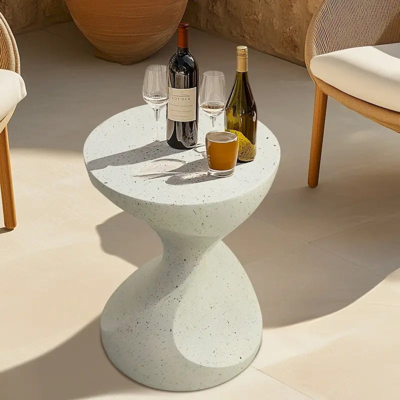 Table d'appoint en béton léger Hourglass