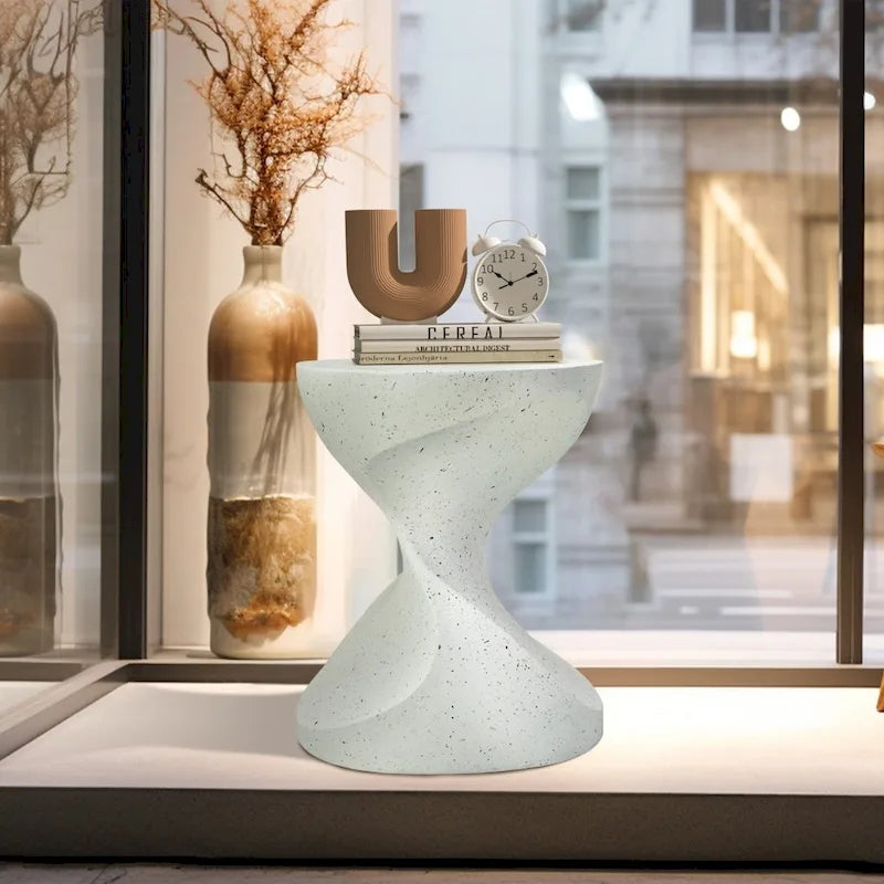Table d'appoint en béton léger Hourglass