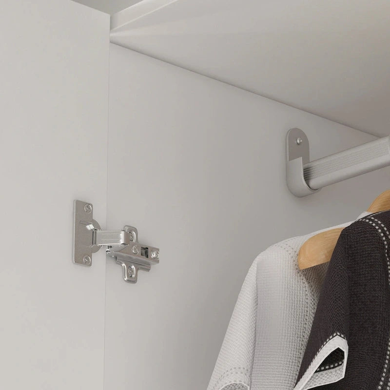 Armoire moderne autonome avec étagères et penderie