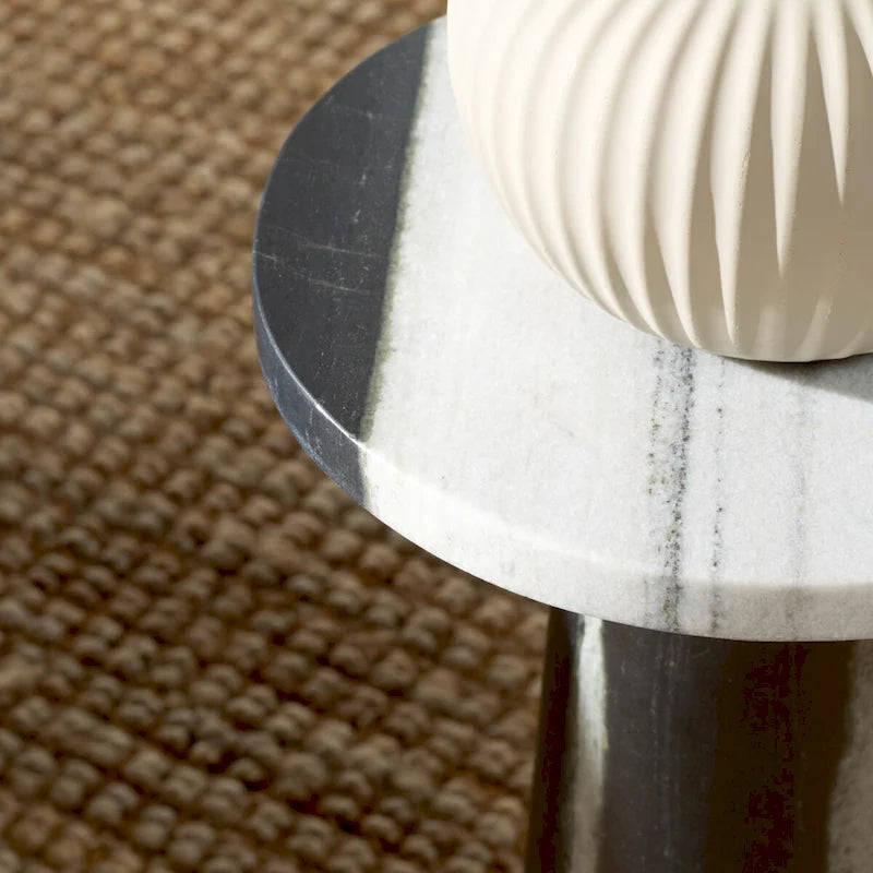 Table d'appoint ronde en marbre avec piédestal sculptural